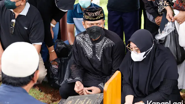 Pemakaman ayah Doddy Sudrajat (Kapanlagi.com)