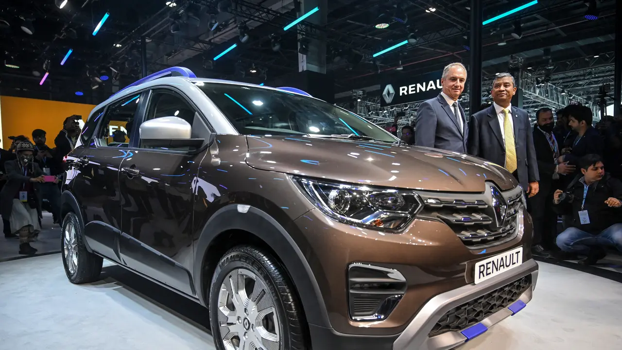 Mobil Renault Triber.