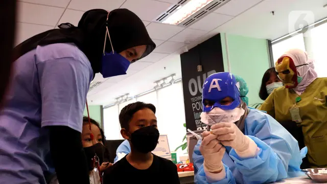 Suntikan Vaksin COVID-19 untuk Anak-Anak dari Superhero