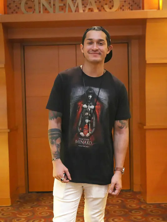 Usia Miller Khan telah berusia 30 tahun. Meski telah berkepala tiga, ia mengaku belum kepikiran untuk mengakhiri masa lajangnya. Kini, aktor asal Malaysia itu fokus pada kariernya. (Nurwahyunan/Bintang.com)