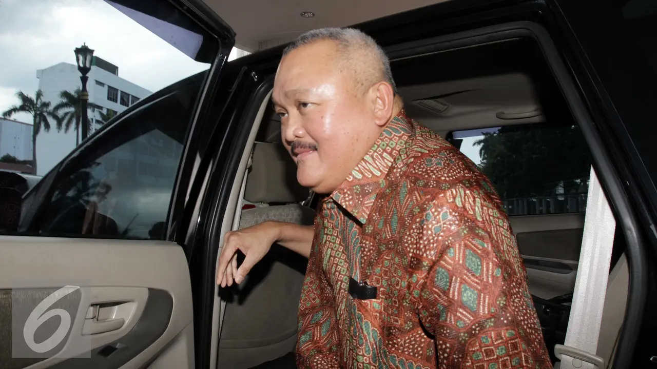20160429-Kejagung-Periksa-Alex-Noerdin-Jakarta-Helmi-Afandi