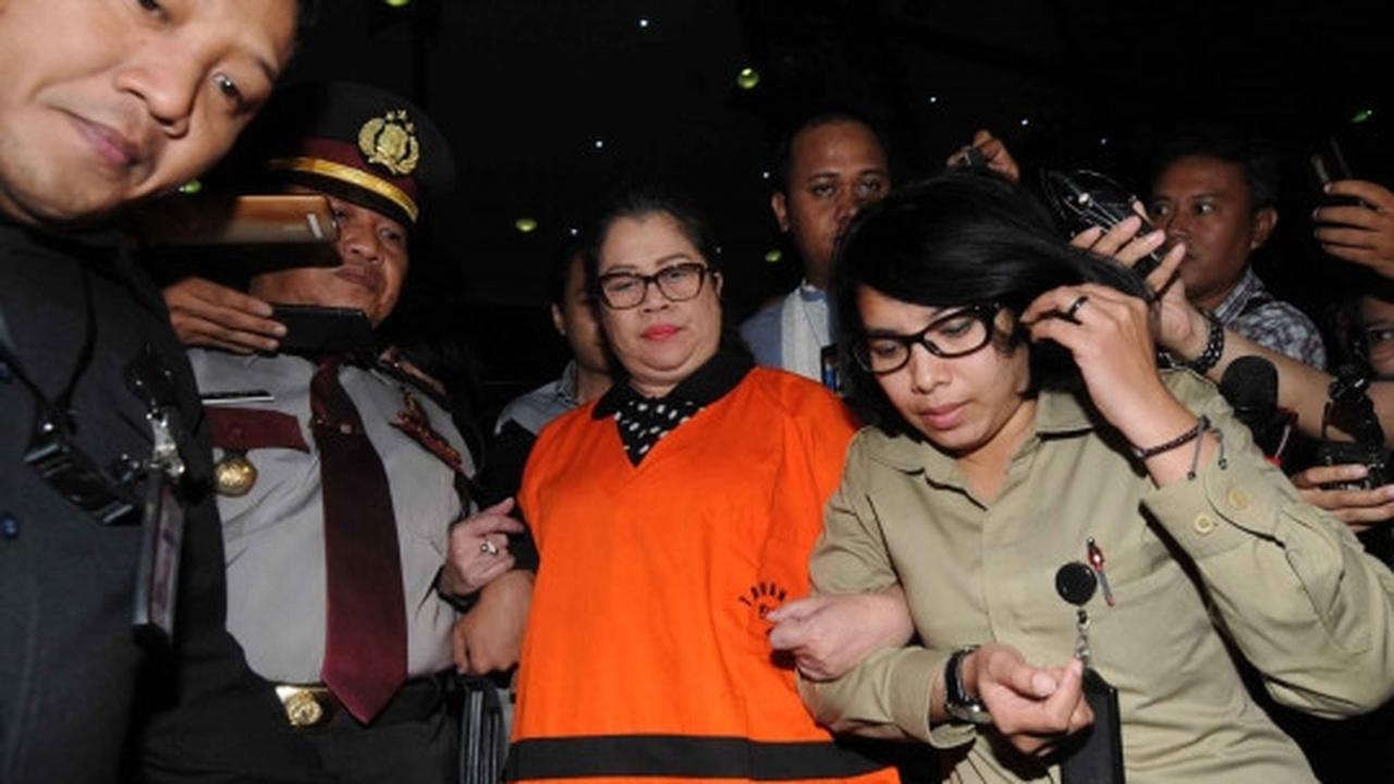 Wajah sedih Dewie Yasin Limpo berompi tahanan KPK