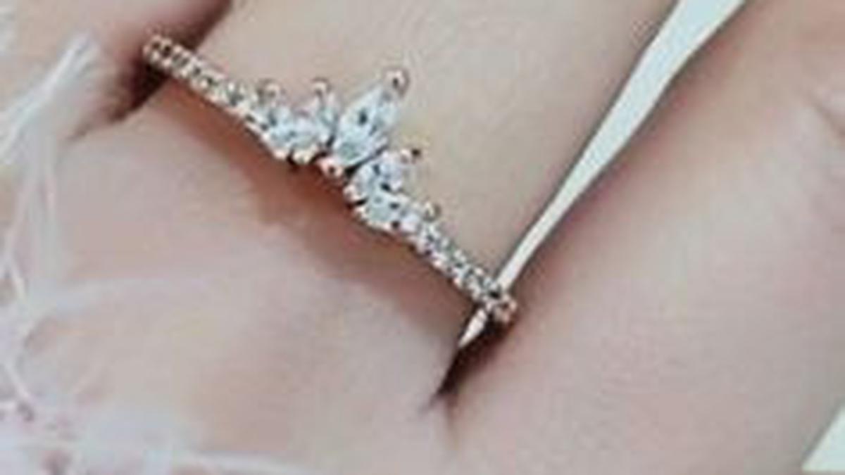 8 Referensi Memilih Desain dan Model Cincin Emas Islami Korean Look sebagai Hadiah Ulang Tahun Istri