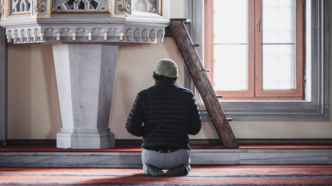 Ilustrasi muslim, berdoa, berselawat