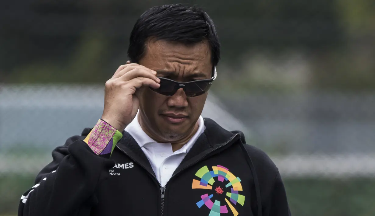 Menpora Imam Nahrawi saat menghadiri latihan tim tenis Indonesia di Hotel Sultan, Jakarta, Kamis (24/5/2018). Menpora datang memantau persiapan pelatnas tenis jelang Asian Games 2018. (Bola.com/Vitalis Yogi Trisna)