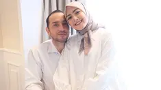 Terlibat cinta lokasi, Gary Iskak dan Richa Novisha memulai hubungan asmara pada tahun 2008 yang kini telah membangun biduk rumah tangga dengan dikaruniai dua orang anak. 13 tahun bersama, keduanya selalu kompak dalam menjalani suka dukanya pernikahan, apalagi sosok Icha pun kerap menjadi sorotan para netizen. (Liputan6.com/IG/@richaiskak)