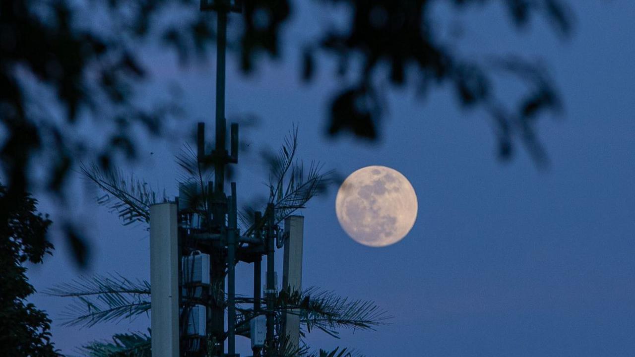 Fenomena Super Blue Moon ini menjadi fenomena penampakan Bulan Purnama paling terang sepanjang tahun 2023.