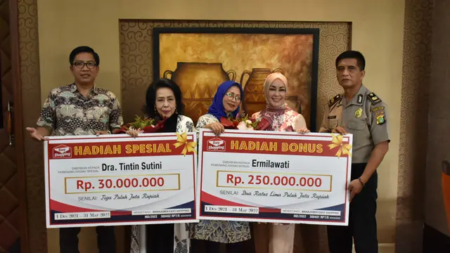 Chintami Atmanagara berbagi uang sebanyak ratusan juta