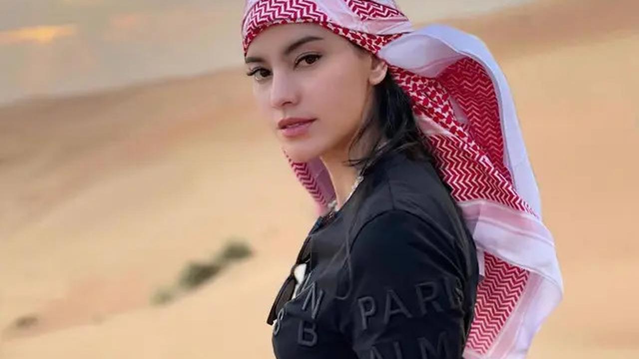 Potret Medina Dina sedang Liburan, Menawan Bak ABG di Usia 37 Tahun