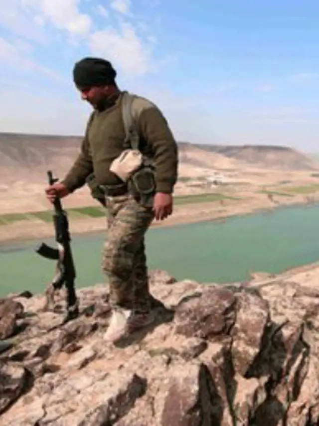 Pasukan Aliansi AS Rebut Bandara Tabqa di Suriah dari ISIS