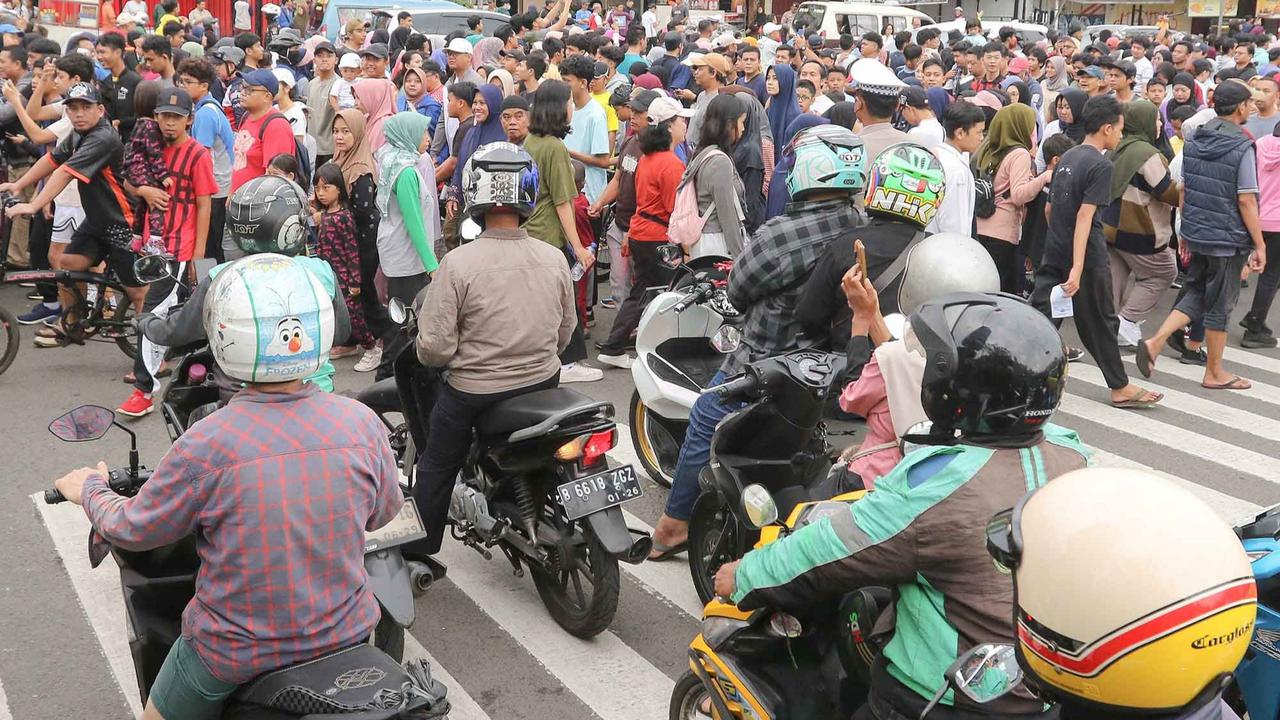 OTO:  Kemacetan Lalu Lintas saat Contra Flow di Jalan Rraya  Margonda Depok