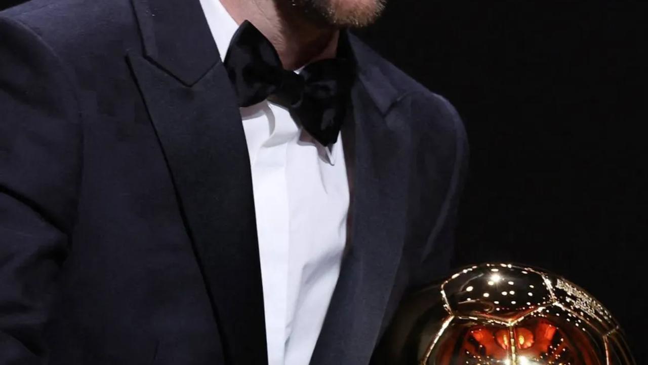 Messi berhak atas penghargaan itu karena berada di urutan pertama mengungguli Erling Haaland dan Kylian Mbappe, yang masing-masing menempati peringkat kedua dan ketiga.
