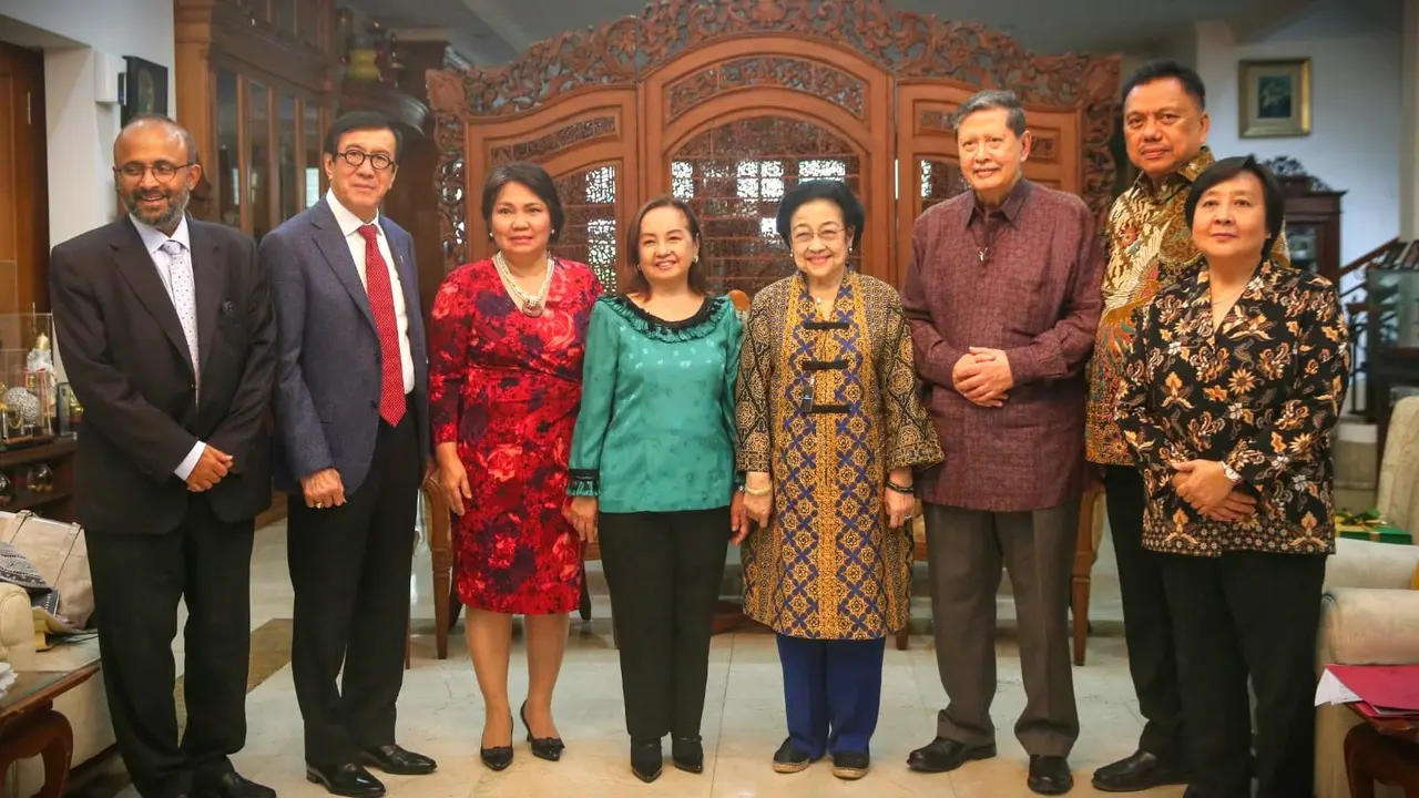 Presiden Kelima RI Megawati Soekarnoputri dan mantan Presiden Filipina Gloria Macapagal Arroyo