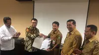 Komisaris PT Sarana Pembangunan Riau (SPR) Azhar Syakban, Direktur Operasional PT PP Infrastruktur Satya Priambodo, Plt Asisten II Setdaprov Riau Indra, Wako Pekanbaru Firdaus, Bupati Kampar Catur Sugeng.