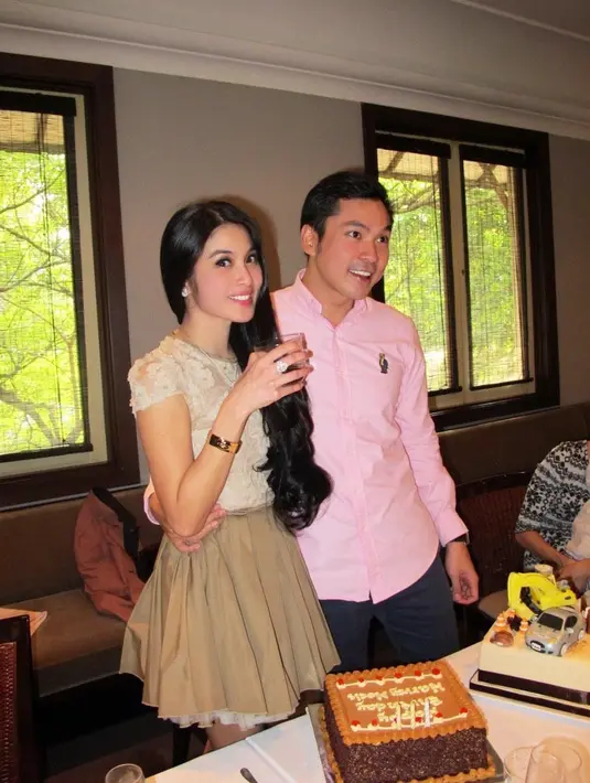 Dalam akun Instagram pribadinya, Sandra Dewi beberapa kali terlihat mengunggah foto lawasnya saat masa pacaran dengan Harvey Moeis. (FOTO: instagram.com/sandradewi88)