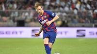 Barcelona menawarkan Ivan Rakitic ke Paris Saint-Germain karena kontraknya akan berakhir tahun depan. (AFP/Fayez Nureldine).
