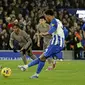 Pemain Brighton, Joao Pedro mencetak gol melalui tendangan penalti pada laga lanjutan Liga Inggris 2023/2024 melawan Tottenham Hotspur di American Express Community Stadium, Brighton, Inggris, Jumat (29/12/2023) dini hari WIB. (AP Photo/Ian Walton)