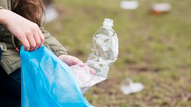 4. Batasi Penggunaan Plastik Sekali Pakai