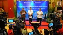 Menko Bidang Kemaritiman Luhut Binsar Panjaitan (tengah) didampingi Gubernur BI Perry Warjiyo dan Menpar Arief Yahya memberi keterangan terkait target devisa pariwisata, Jakarta, Senin (18/3). (Liputan6.com/Angga Yuniar)