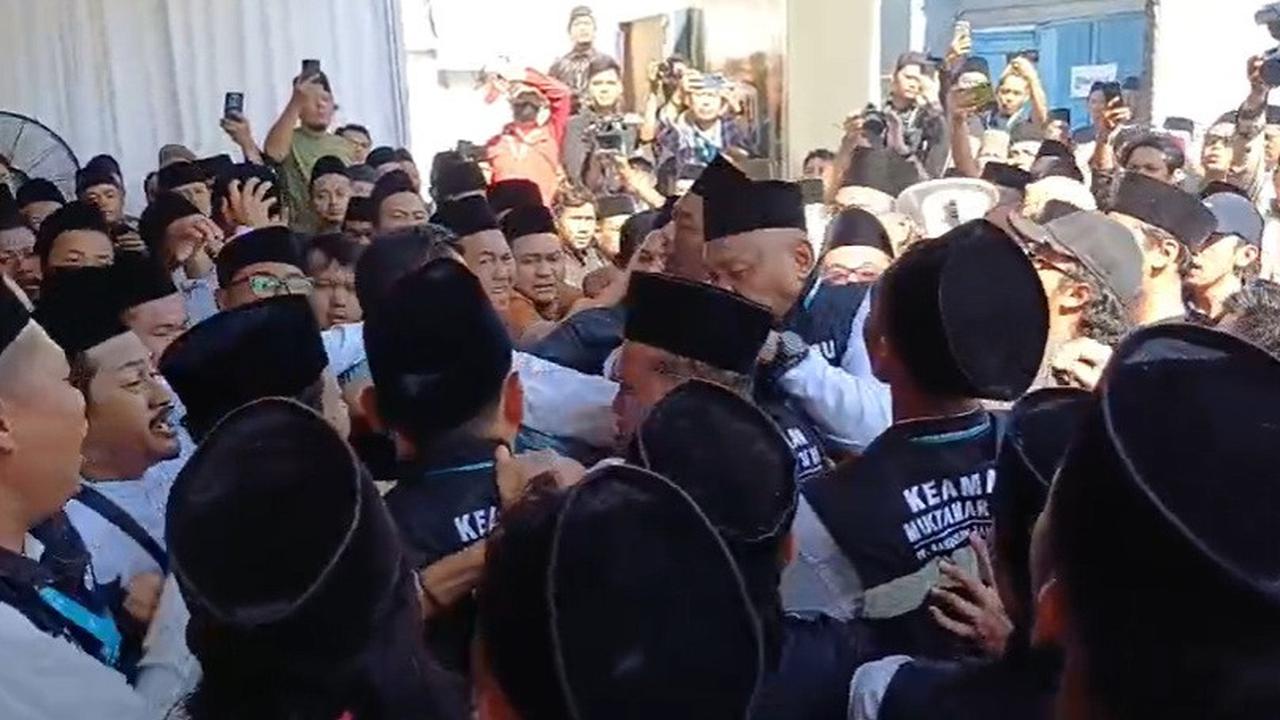 Massa Berusaha Terobos Arena Muktamar NU, Bawa 7 Tuntutan