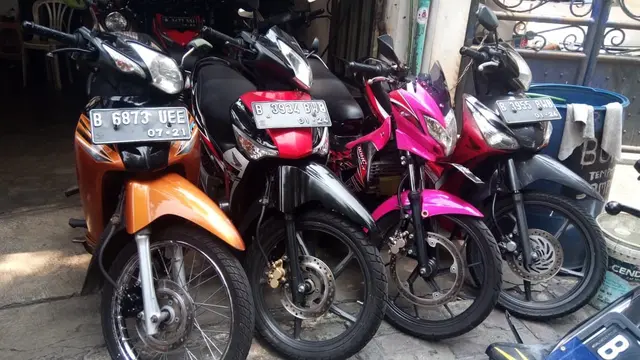 Deretan motor bekas di salah satu dealer yang terletak di kawasan Jakarta Barat