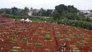 Foto udara memperlihatkan kondisi area pemakaman jenazah dengan protokol COVID-19 di TPU Pondok Ranggon, Jakarta, Kamis (12/10/2020). Gubernur DKI Jakarta Anies Baswedan menganggarkan Rp254 miliar guna menambah lahan pemakaman jenazah dengan protokol Covid-19. (Liputan6.com/Helmi Fithriansyah)