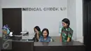 Petugas AL berada di meja informasi medical check up di RSAL Mintohardjo, Jakarta, Rabu (21/9). KPUD DKI memilih RSAL Mintohardjo sebagai tempat uji kesehatan calon gubernur dan wakil gubernur di Pilkada DKI Jakarta 2017. (Liputan6.com/Gempur M Surya)