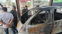 Kebakaran hebat melanda SPBU di Pati. Korban tewas terbakar dalam mobil Daihatsu Espass awalnya dikira seekor kambing, ternyata sang sopir. (Liputan6.com/ Arief Pramono)