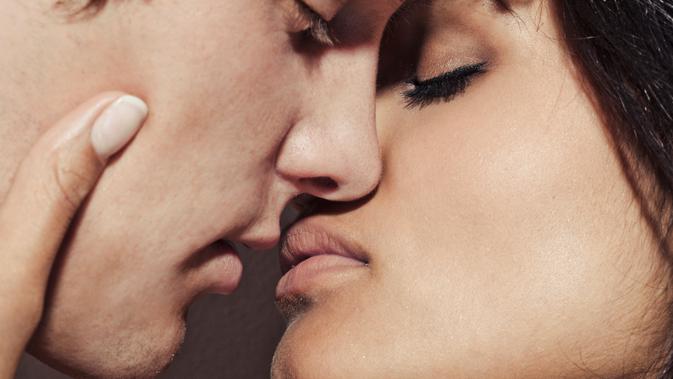 12 Cara Jitu Hasilkan Ciuman Yang Sempurna Lifestyle Liputan6 Com