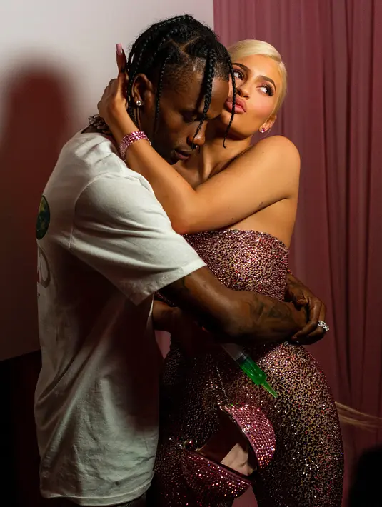 "Kabar tersebut palsu," tulis Kylie Jenner. (instagram/kyliejenner)