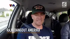 Warga Los Angeles, Lexis Mazerski, punya cara unik menghibur diri di dalam mobil. Lexis mengenal dangdut sejak tahun 2011 ketika pertama kalinya ia berkunjung ke Indonesia. Lagu favorit adalah Mbah Dukun.