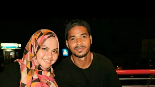 Bek PSM Makassar, Hasim Kipuw dan istrinya, Ria Ohorella.