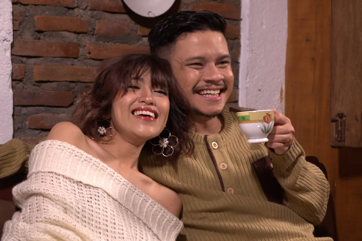 couple desember sikap hangat