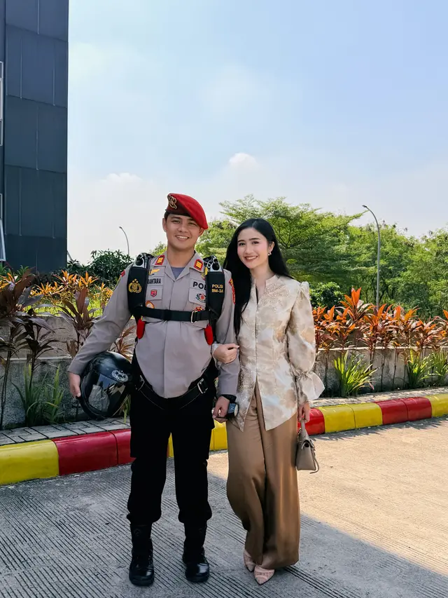 Pesona Febby Rastanty Dampingi Suami Rayakan HUT Polri ke-80, Pancarkan Aura Ibu Bhayangkari dengan Tas Rp35 Jutaan