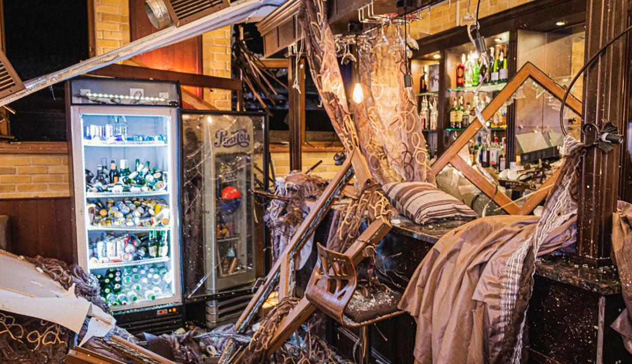 "Sembilan korban luka di antaranya telah dibawa ke fasilitas medis," sebut Synehubov dalam pernyataannya. (Ukrainian Emergency Service via AP)