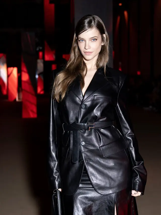 Barbara Palvin saat Hadir di Fila Milan Fashion Week 2026. [@fila_korea]