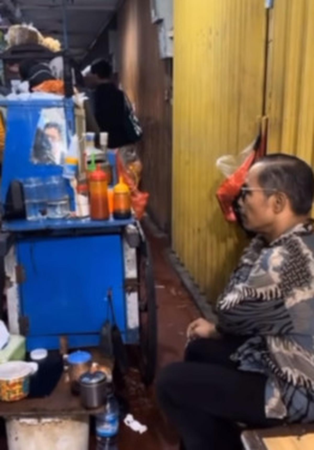 Dilewati Antrean Pembeli Lapak Sebelah