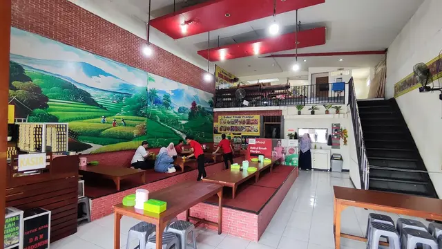 Rekomendasi Tempat Makan Dekat Stasiun Tanah Abang