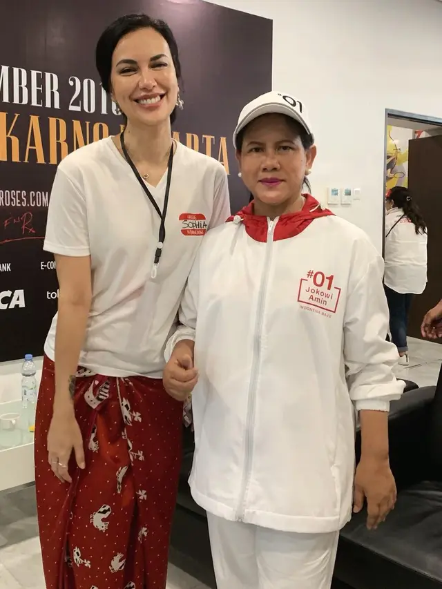 Sophia Latjuba dan Iriana Jokowi