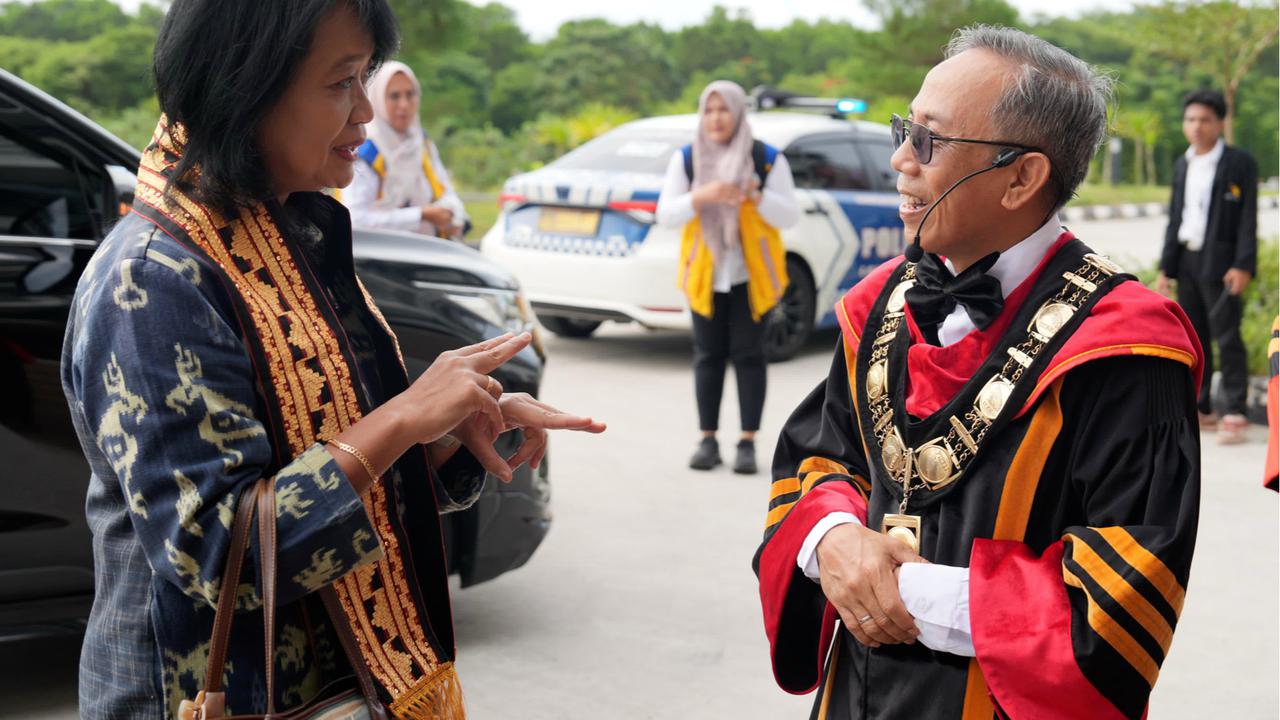 Wamen PU Diana Kusumastuti menghadiri Orasi Ilmiah Guru Besar ITERA