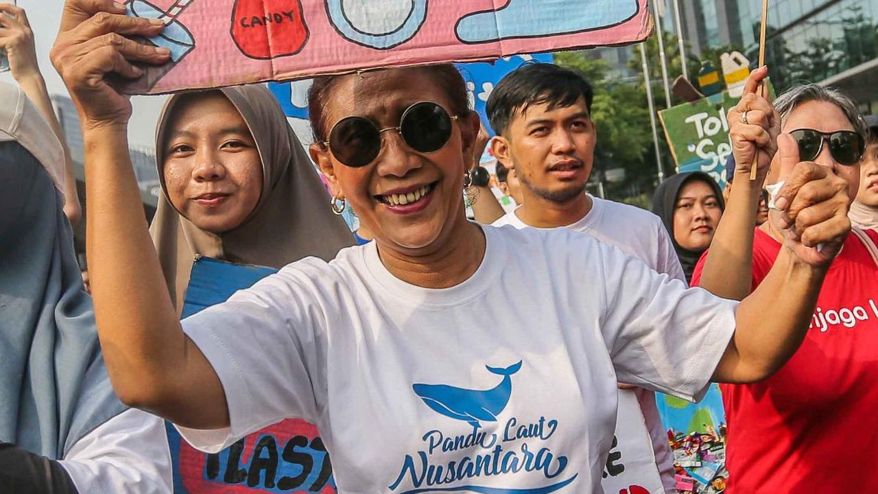 Susi Pudjiastuti kerap menyuarakan penolakan terhadap penggunaan plastik sekali pakai berkaitan dengan rusaknya ekosistem laut akibat sampah plastik.