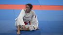 Atlet ju-jitsu Indonesia, Simone Julia, usai melawan atlet Mongolia, Udval Tsogkhuu, pada perebutan perunggu Asian Games XVIII di JCC Senayan, Jakarta, Sabtu (25/8/2018). Kalah, dirinya gagal mendapatkan medali. (Bola.com/Vitalis Yogi Trisna)