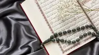 Mengajar Al-Quran bisa menjadi peluang bisnis yang bermanfaat jangka panjang. (Foto: Freepik)