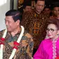 Laksamana Purn TNI Tedjo Edhy ‎menyerahkan jabatan Menteri Koordinator Politik, Hukum, dan Keamanan (Menko Polhukam) kepada Jenderal Purn TNI Luhut Binsar Pandjaitan. (Liputan6.com/Nafiysul Qodar)