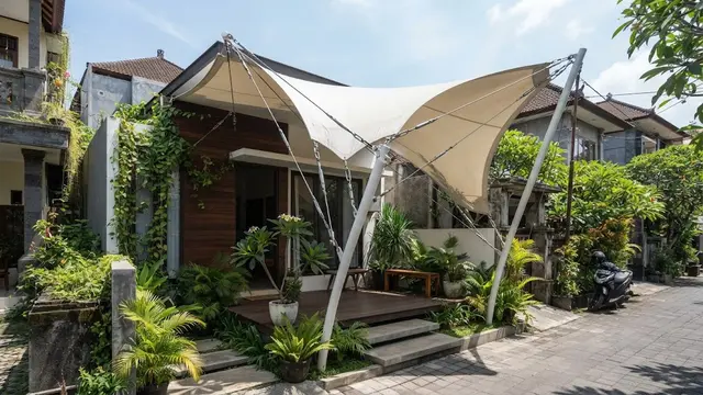 Kanopi Membran dengan Tiang Tarik Artistik