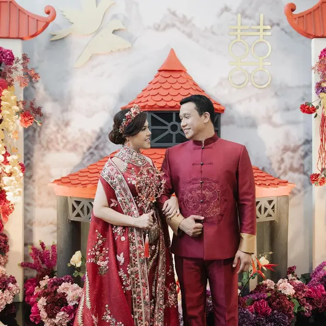 Tina Toon dan Daniel resmi tunangan (Foto: @sekisah.sangjit via instagram tinatoon101)
