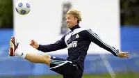 Gelandang veteran Real Madrid, Jose Maria Gutierrez alias Guti ketika berlatih pramusim pada 19 Juli 2009 di Dublin. AFP PHOTO/MIGUEL RIOPA