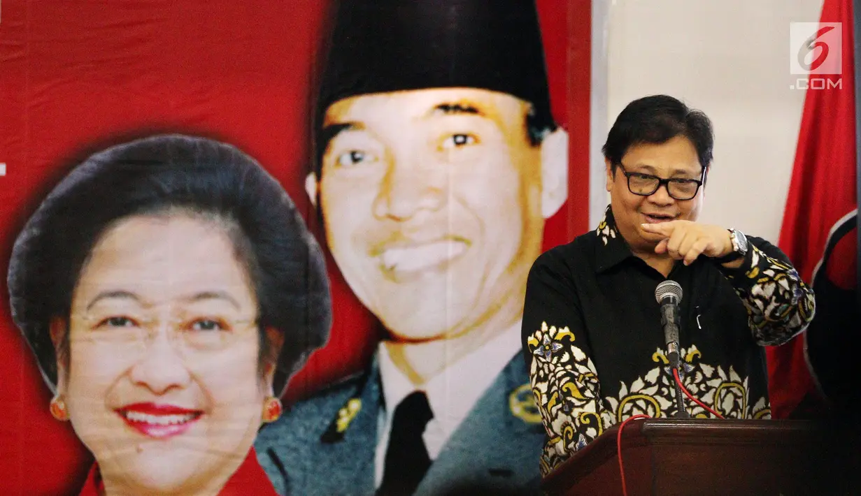 Menteri Perindustrian Airlangga Hartarto memberi pemaparan dalam Rakorbidnas III Kemaritiman PDIP, Jakarta, Minggu (8/4). Program ini fokus pada pengembangan Industri Maritim Terintegrasi Gotong Royong (IMT GR). (Liputan6.com/Johan Tallo)