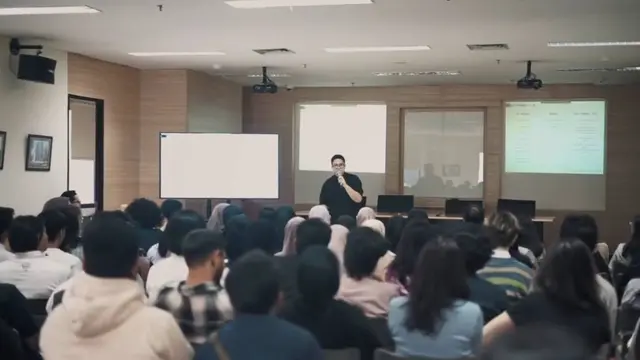 Belajar Bareng, Ini 7 Momen Umay Shahab Jadi Dosen Tamu di Vokasi Universitas Indonesia
