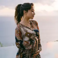 Nikita Willy tampil sempurna dalam balutan dress bernuansa vintage bergaya boho dengan aksesori anting gold (Foto: Instagram @nikitawillyofficial94)